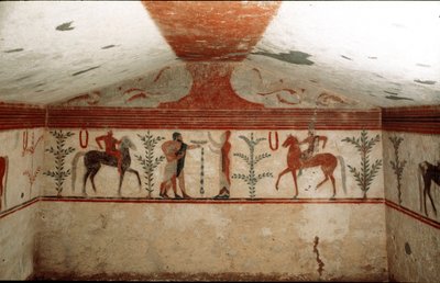 Kaksi ratsumiestä, nainen ja parrakas mies esittelemässä kuppia (Freskon yksityiskohta, 530 eKr.) tekijältä Etruscan