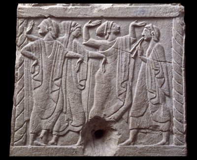 Relief tanssijoiden kanssa Chiusin marmorista virstanpylvästä Italiassa 6. vuosisadalla eKr tekijältä Etruscan Etruscan