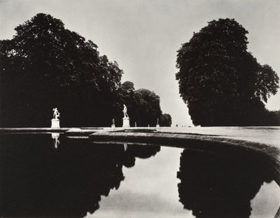 Saint-Cloud tekijältä Eugène Atget