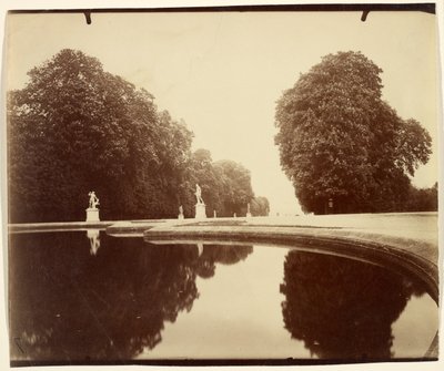 Saint-Cloud tekijältä Eugène Atget