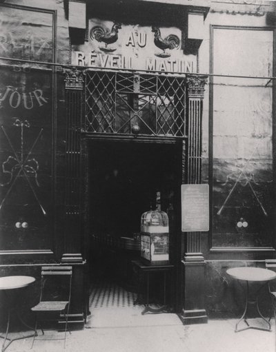 Au Réveil Matin, rue Amelot, 11th Arrondissement, Paris tekijältä Eugène Atget