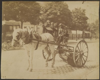 [Hevosvetoinen lakaisukone] tekijältä Eugène Atget