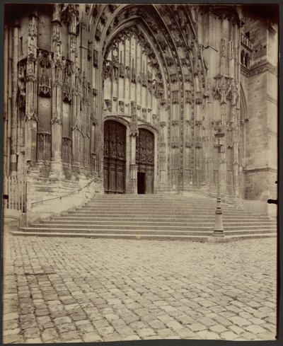 Beauvais, katedraalin portti tekijältä Eugène Atget