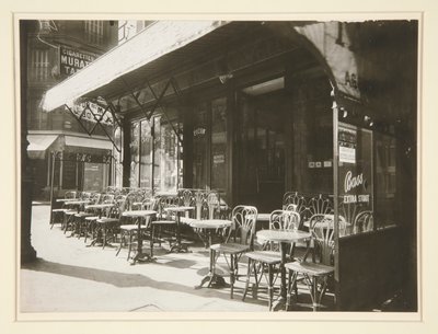 Kahvia? - Suuren armeijan katu tekijältä Eugène Atget
