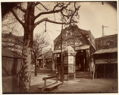 Fête Vaugirard (katumessut ja kioski) tekijältä Eugène Atget