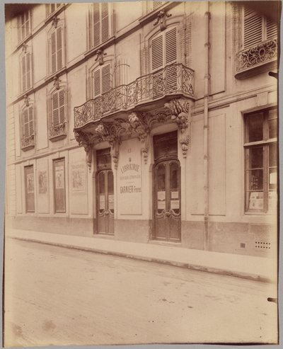 [Librairie Garnier Frères, 6 rue des Saints-Pères]. tekijältä Eugène Atget