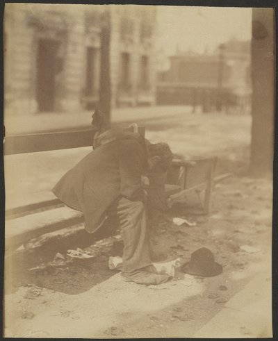[Istuva kulkuri] tekijältä Eugène Atget