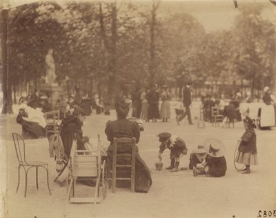 Naiset ja lapset Luxemburgin puutarhassa tekijältä Eugène Atget