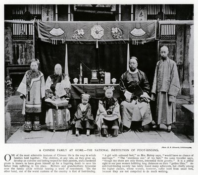 Kiinalainen perhe kotona, National Institute of Foot-Binding (m/v kuva) tekijältä European Photographer