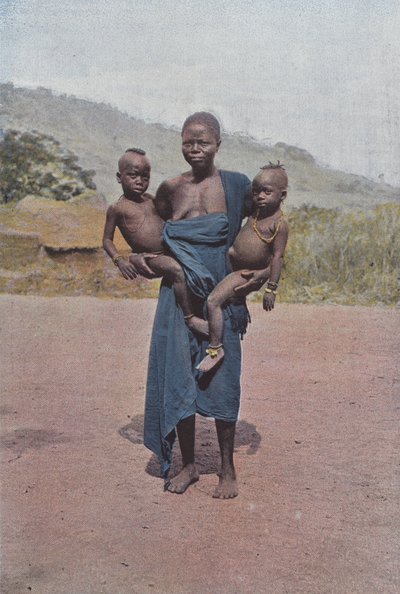 Dahomean kantaa kahta kaksostaan tekijältä European Photographer