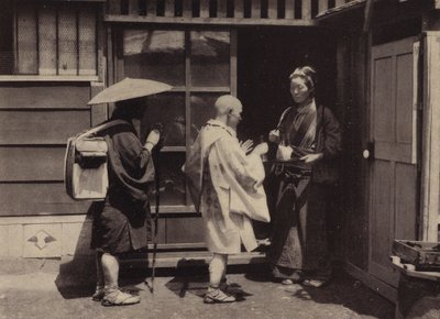 Kioto, pyhiinvaeltajat (s/w-kuva) tekijältä European Photographer