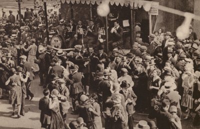 Pariisi: Un bal de carrefour, le 14 juillet, Tanssiaiset avoimissa tiloissa. tekijältä European Photographer