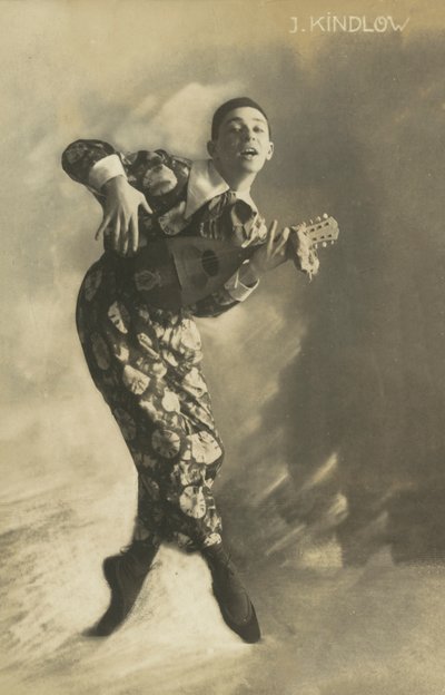 Pierrot soittaa luuttua (s/w-kuva) tekijältä European Photographer