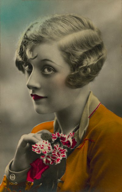 Nainen ja kukkakimppu (värillinen kuva) tekijältä European Photographer