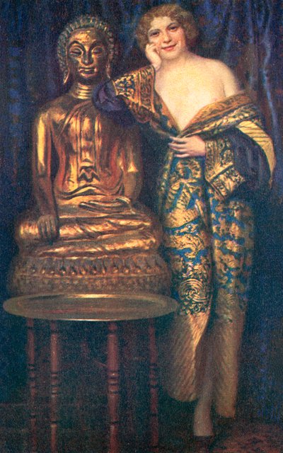 Puolialaston nainen kaapuun pukeutuneena kultaisen Buddha-patsaan vieressä (värilitografia). tekijältä European School