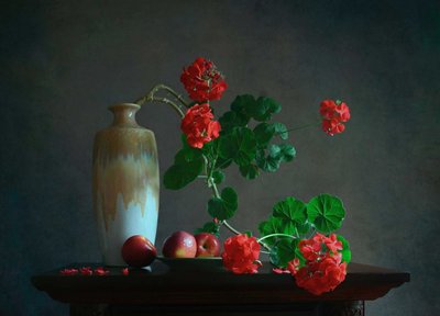 Pelargonien ja hedelmien asetelma tekijältä Fangping Zhou