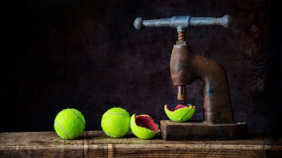 Puristetut tennispallot tekijältä Felice Angelino