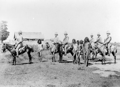 Ratsujalkaväen tuomat dacoitit, n. 1890 tekijältä Felice Beato
