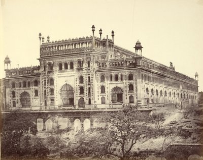 Ulkopuolella Asaf-ud-Daulan Imambara tai hauta tekijältä Felice Beato