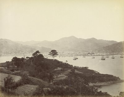 Nagasaki, näkymä vastapäisiltä kukkuloilta tekijältä Felice Beato