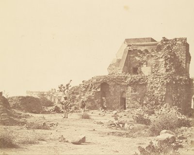 Observatorio ja patteri, kaukana Hindoo Raon talo tekijältä Felice Beato