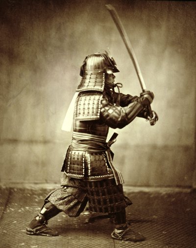 Samurai nostetulla miekalla, c1860 tekijältä Felice Beato