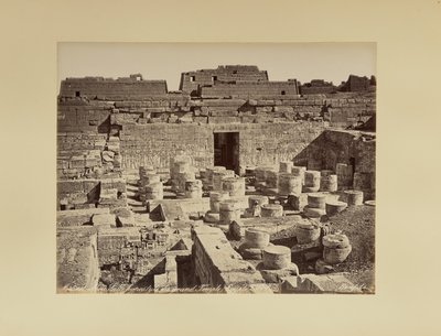 Medinet Abu. Suuren temppelin pylvässali (Egypti) tekijältä Félix Bonfils