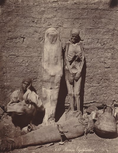 Momies Egyptiennes (Egyptiläiset muumiot) tekijältä Félix Bonfils