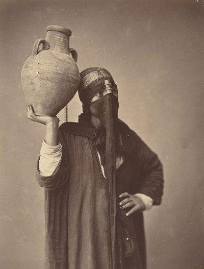 Vedenkantaja Kairossa [Water Carrier in Cairo] tekijältä Félix Bonfils