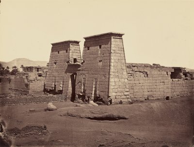 Yleisnäkymä Ramses III:n temppelistä (Karnak), Theba tekijältä Félix Bonfils