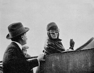 Neiti Trehawke-Davies yhden Bleriot-monokoneensa matkustajan istuimella, 1913 1934 tekijältä Flight Photo