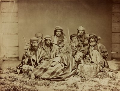 Albumi Damas et Baalbek: Ryhmä alkuperäiskansoja syyrialaisia perinteisissä vaatteissa tekijältä Félix Bonfils