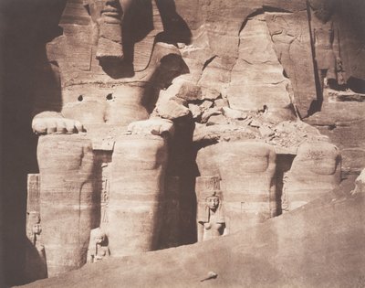 Abo-Sembil, Grand Spéos, Kolossaaliset patsaat alaosasta nähtynä, 1851-52. tekijältä Félix Teynard