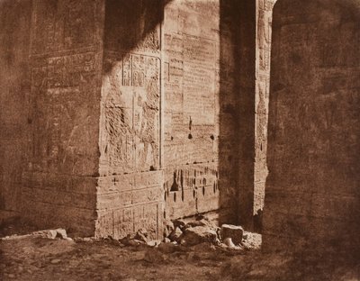 Ensimmäinen pylväs - ranskalainen kaiverrettu kaiverrettu itäiseen kaiverrukseen kohtaan H, Filan saari, 1851 tekijältä Félix Teynard