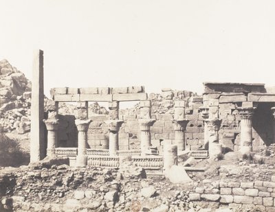 Ile de Fileh Philæ, edifice du Sud et Partie de la Colonnade Occiden..., 1851-52, painettu 1853-54. tekijältä Félix Teynard