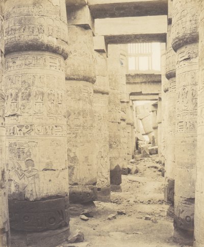 Karnak Thebes, Palatsi - Hypostyle Hall - Ikkuna ja pääkaupungit ..., 1851-52, painettu 1853-54. tekijältä Félix Teynard