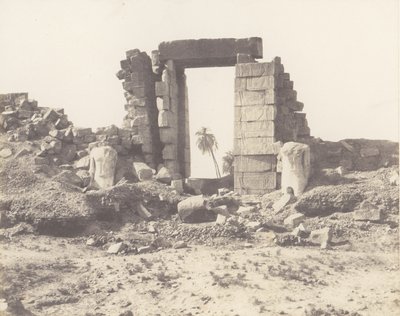 Karnak Thebes, Ensimmäinen pylväs - Portin ja Colossin rauniot, ..., 1851-52, painettu 1853-54. tekijältä Félix Teynard