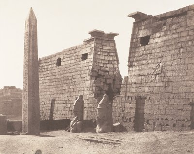 Louksor Thebes, Anterior Construction - Pylon, Colossi ja Obelisk, 1851-52, painettu 1853-54. tekijältä Félix Teynard