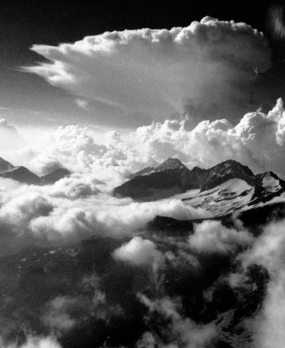 Kiipeäminen Breithorniin, Monte Rosa -vuorijonon huipulle. tekijältä Fosco Maraini