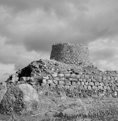 Nuraghe Santu Antine tekijältä Fosco Maraini