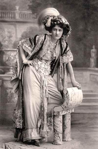 Elizabeth Firth, näyttelijä, 1908. tekijältä Foulsham and Banfield