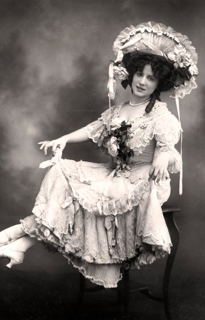 Fanny Dango 1878-1972, laulaja ja tanssija, 1900-luvun alku. tekijältä Foulsham and Banfield