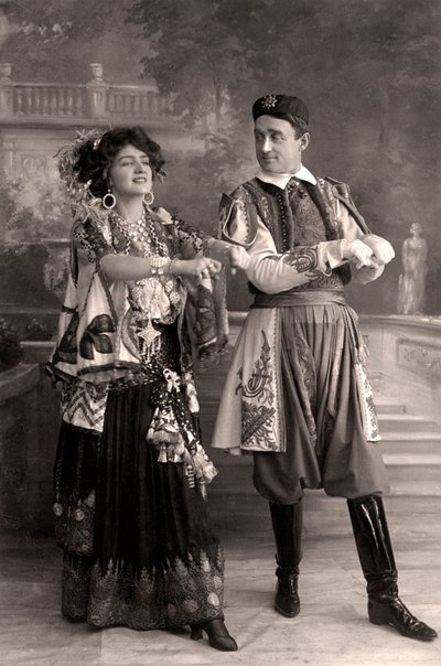 Lily Elsie ja Joseph Coyne elokuvassa The Merry Widow, 1908. tekijältä Foulsham and Banfield