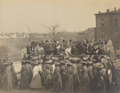 Valokuva Tuskegee-instituutin 25-vuotisjuhlasta, 1906. tekijältä Frances Benjamin Johnston