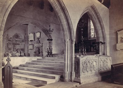Monumentit ja Chancel Steps, Tenbyn kirkko, 1870-luku. tekijältä Francis Bedford