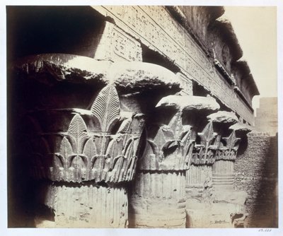 Porticon pääkaupungit, Khnumin temppeli, Esna, Egypti, 1862 tekijältä Francis Bedford