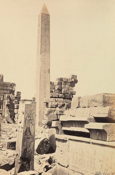 "Egypti ja Palestiina": graniittiobeliski, jonka farao Tuthmosis I ja kuningatar Hatshepsut rakensivat suuressa Amun-Ra-temppelissä, Karnakissa, Egyptissä tekijältä Francis Frith