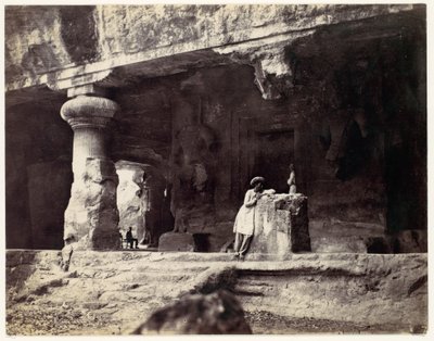 Elephanta Water Cavesta nähtynä, Coombe Martin Bay, Watermouth tekijältä Francis Frith