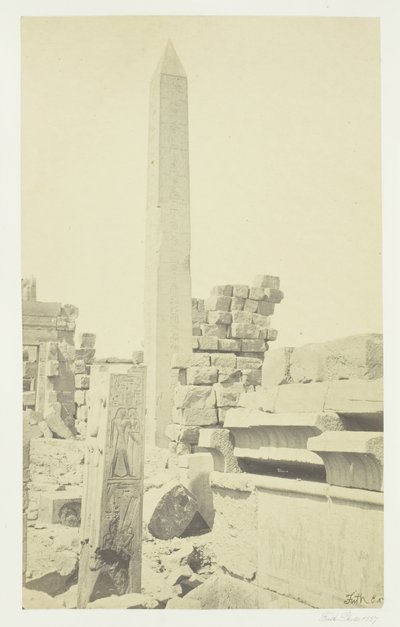 Obeliski ja graniittilootuspylväs, Karnac, 1857. tekijältä Francis Frith