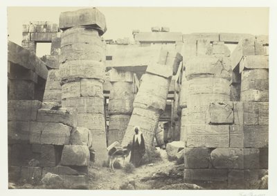 Pilarit suuressa salissa, Karnac, 1857. tekijältä Francis Frith